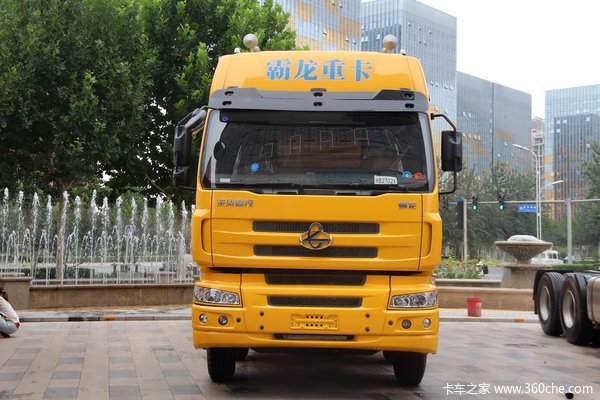 东风柳汽 霸龙重卡 245马力 6X2 排半厢式载货车(LZ1200M3CAT)外观图