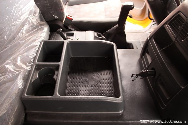东风柳汽 霸龙重卡 245马力 6X2 排半厢式载货车(LZ1200M3CAT)驾驶室图（25/49）