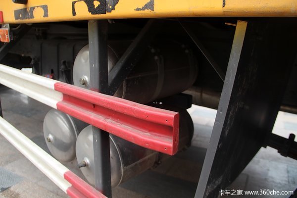 东风柳汽 霸龙重卡 245马力 6X2 排半厢式载货车(LZ1200M3CAT)底盘图（29/30）