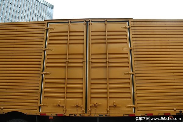 东风柳汽 霸龙重卡 245马力 6X2 排半厢式载货车(LZ1200M3CAT)上装图（2/3）