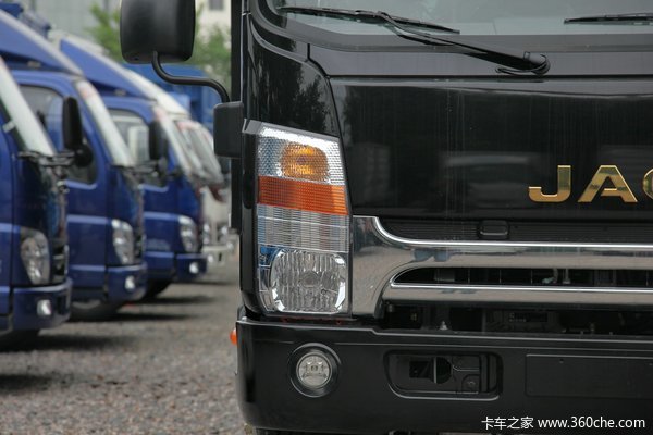 江淮 帅铃中卡 141马力 4X2 排半厢式载货车(HFC5141XXYP71K1D4)外观图（14/26）