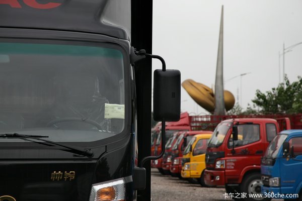 江淮 帅铃中卡 141马力 4X2 排半厢式载货车(HFC5141XXYP71K1D4)外观图（12/26）