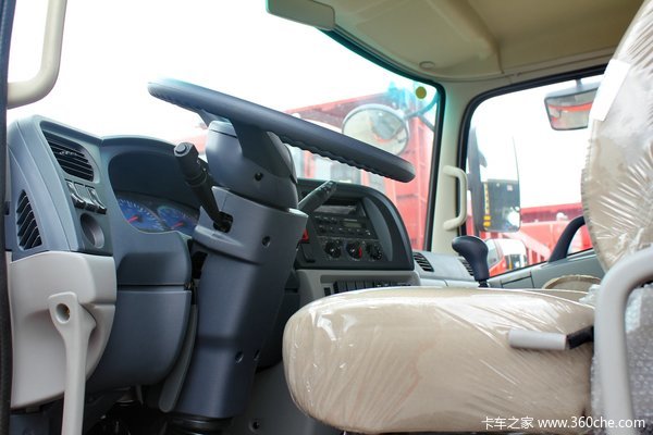 东风 天锦 160马力 4X2 载货车（DFL1160BX18）驾驶室图（3/42）