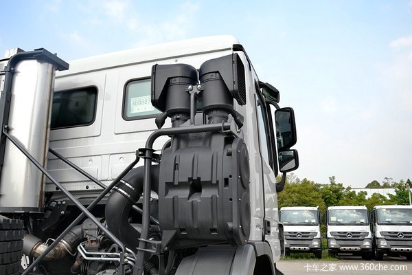 奔驰 Actros重卡 408马力 8X4 载货车(型号4141底盘)外观图（51/55）