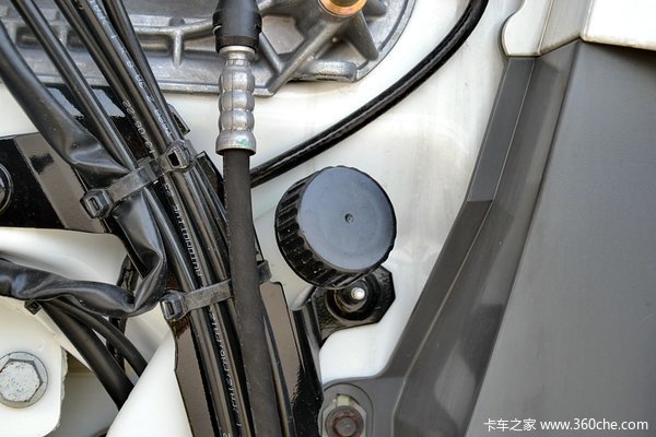 奔驰 Actros重卡 408马力 8X4 载货车(型号4141底盘)外观图（41/55）