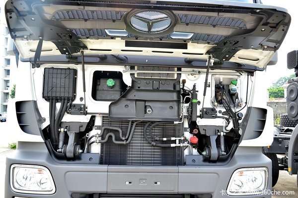 奔驰 Actros重卡 408马力 8X4 载货车(型号4141底盘)外观图（31/55）
