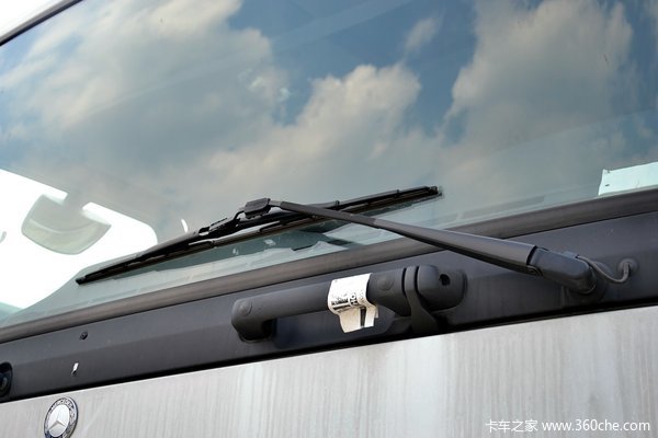 奔驰 Actros重卡 408马力 8X4 载货车(型号4141底盘)外观图（17/55）