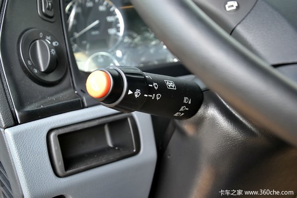 奔驰 Actros重卡 408马力 8X4 载货车(型号4141底盘)驾驶室图（20/60）