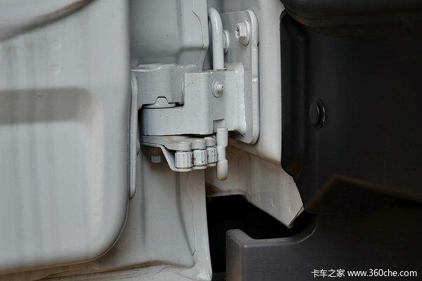 奔驰 Actros重卡 408马力 8X4 载货车(型号4141底盘)驾驶室图（7/60）