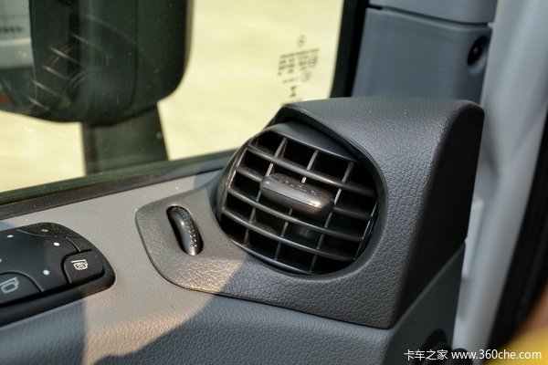 奔驰 Actros重卡 408马力 8X4 载货车(型号4141底盘)驾驶室图（6/60）