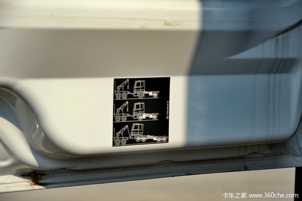 奔驰 Actros重卡 408马力 8X4 载货车(型号4141底盘)驾驶室图（2/60）