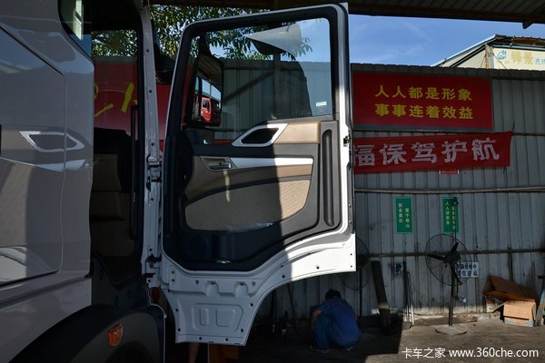 中国重汽 HOWO T5G 280马力 6X4 载货车(ZZ1257M584GD1)驾驶室图（49/49）