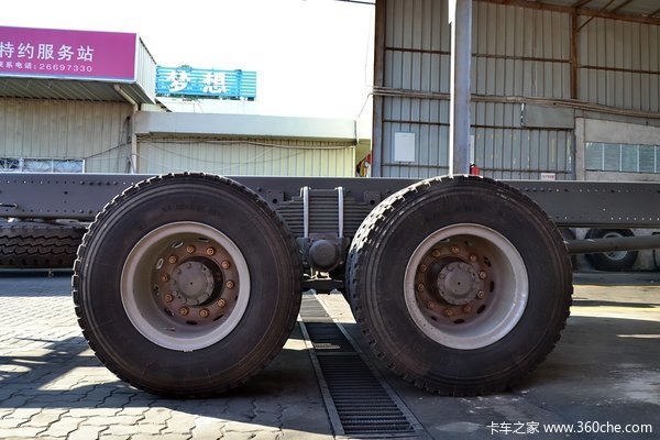 中国重汽 HOWO T5G 280马力 6X4 载货车(ZZ1257M584GD1)底盘图（29/43）