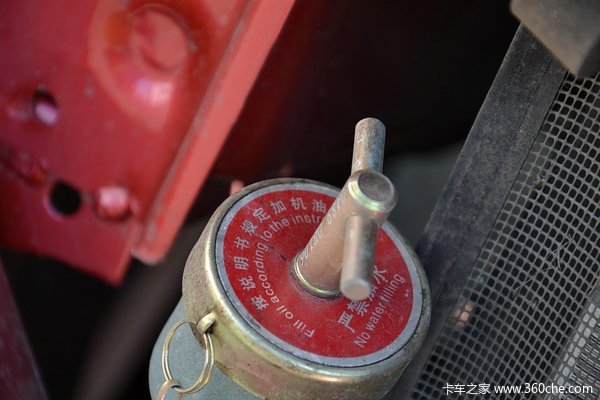 中国重汽 HOWO重卡 340马力 8X4 自卸车底盘(ZZ5437N4667D1)外观图（34/59）