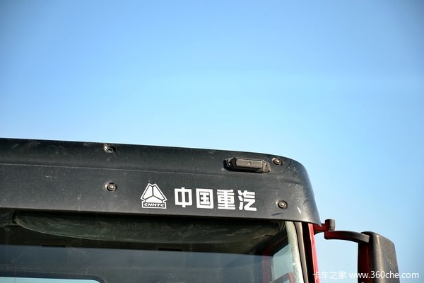 中国重汽 HOWO重卡 340马力 8X4 自卸车底盘(ZZ5437N4667D1)外观图（12/59）