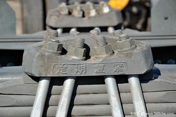 中国重汽 HOWO重卡 340马力 8X4 自卸车底盘(ZZ5437N4667D1)底盘图（26/53）