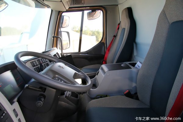 沃尔沃 新FL系列 240马力 4X2 厢式载货车驾驶室图（62/98）