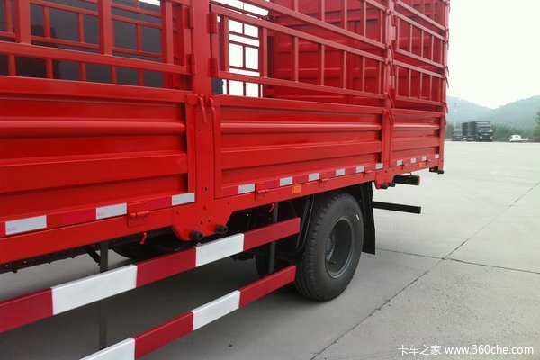 东风 天锦中卡 160马力 4X2 排半仓栅载货车(DFL5120CCQB18)外观图（4/6）