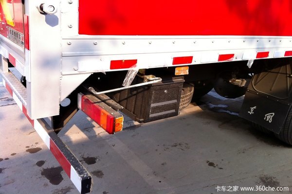 东风 天龙重卡 245马力 6X2 厢式载货车(DFL5253XXYAX1C)上装图（3/14）