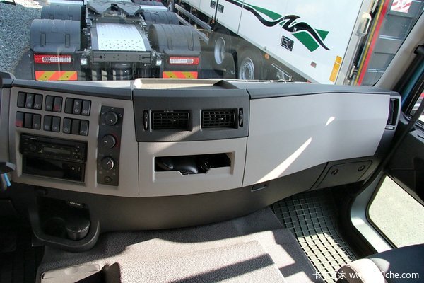 沃尔沃 FE重卡 320马力 6X2 自卸车驾驶室图（22/34）