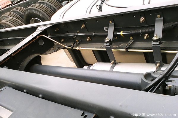 东风柳汽 霸龙重卡 290马力 8X4 仓栅载货车底盘(LZ5312CSQEL)底盘图（2/5）