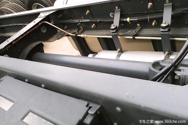 东风柳汽 霸龙重卡 310马力 8X4 仓栅载货车底盘(LZ5312CSQEL)底盘图（2/5）