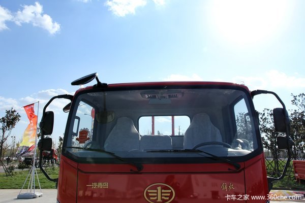 青岛解放 虎VH 120马力 4.57米单排栏板载货车(CA1081P40K2L2E4A84)外观图（9/26）