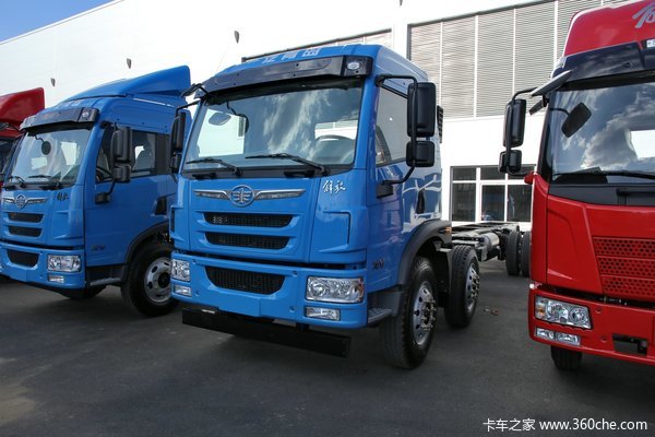 青岛解放 龙V中卡 220马力 6X2 载货车(底盘)(CA1250PK2L7T3E4A80)外观图（1/3）