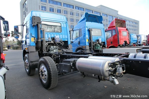 青岛解放 龙V中卡 220马力 6X2 载货车(底盘)(CA1250PK2L7T3E4A80)底盘图（1/10）