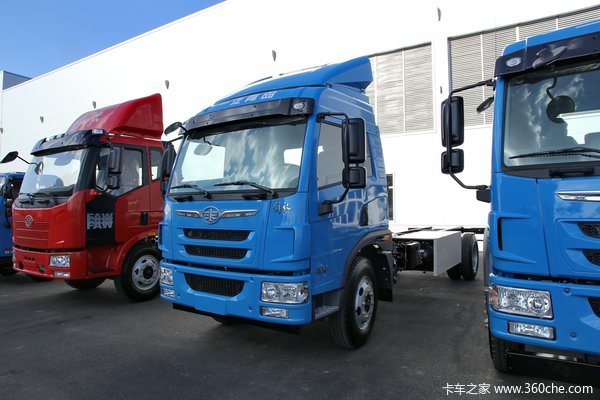 青岛解放 龙V中卡 220马力 4X2 CNG载货车(底盘)(CA5167CCYPK2L2NE5A80-1)外观图（4/4）
