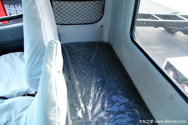 青岛解放 龙V中卡 220马力 4X2 CNG载货车(底盘)(CA5167CCYPK2L2NE5A80-1)驾驶室图（7/9）