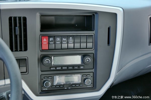 青岛解放 龙V中卡 220马力 4X2 CNG载货车(底盘)(CA5167CCYPK2L2NE5A80-1)驾驶室图（4/9）