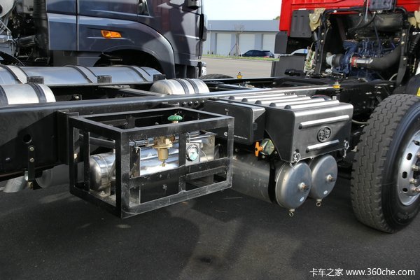 青岛解放 悍V重卡 300马力 8X4 自卸车底盘(CA3310P1K15L3T4NE5A80)底盘图（7/13）
