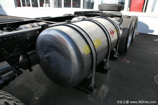青岛解放 悍V重卡 300马力 8X4 自卸车底盘(CA3310P1K15L3T4NE5A80)底盘图（4/13）