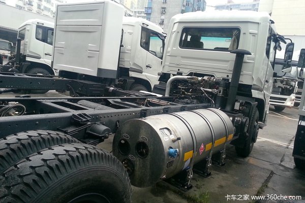 东风 天锦中卡 190马力 4X2 LNG载货车底盘(EQ1160GD5NJ)外观图（4/5）
