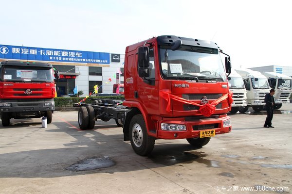 东风柳汽 乘龙中卡 170马力 4X2 载货车底盘(LZ1165M3AAT)外观图（3/33）