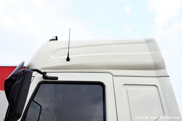 东风柳汽 乘龙中卡 220马力 6X2 载货车底盘(LZ1200M3CAT)外观图（37/42）