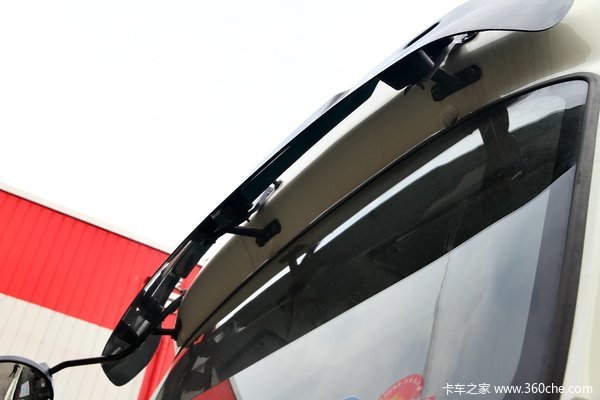 东风柳汽 乘龙中卡 220马力 6X2 载货车底盘(LZ1200M3CAT)外观图（32/42）