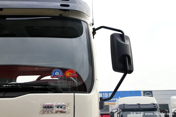 东风柳汽 乘龙中卡 220马力 6X2 载货车底盘(LZ1200M3CAT)外观图（20/42）