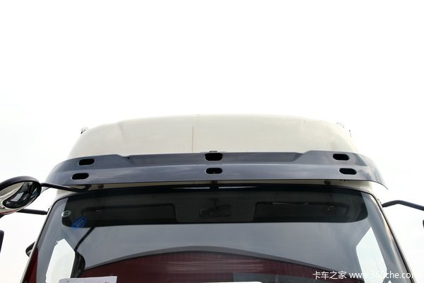 东风柳汽 乘龙中卡 220马力 6X2 载货车底盘(LZ1200M3CAT)外观图（15/42）