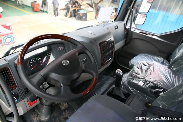 东风柳汽 乘龙中卡 220马力 6X2 载货车底盘(LZ1200M3CAT)驾驶室图（24/39）