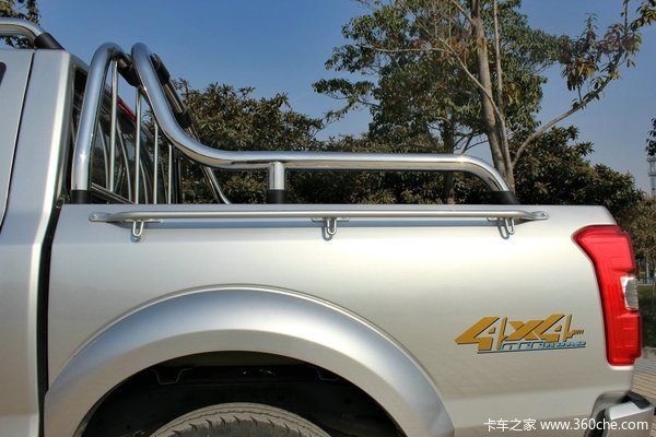 2014款郑州日产 东风锐骐 豪华型 3.0L柴油 四驱 双排皮卡外观图（26/63）