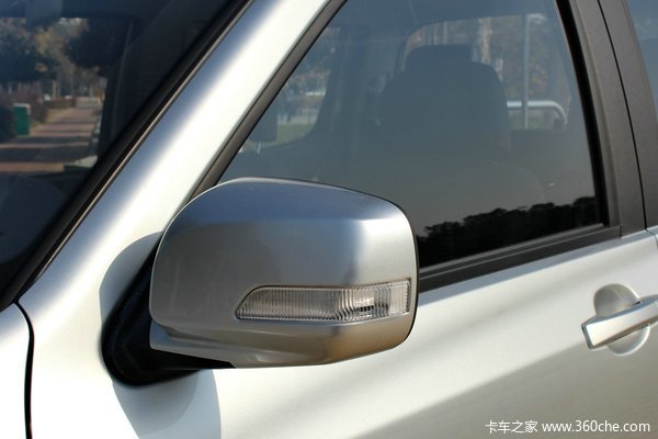 2014款郑州日产 东风锐骐 豪华型 3.0L柴油 四驱 双排皮卡外观图（19/63）