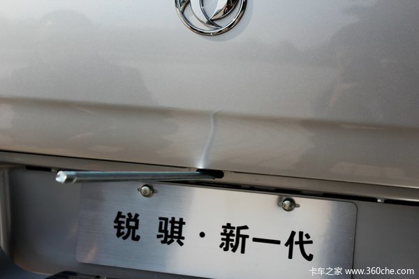 2014款郑州日产 东风锐骐 豪华型 3.0L柴油 四驱 双排皮卡外观图（34/63）