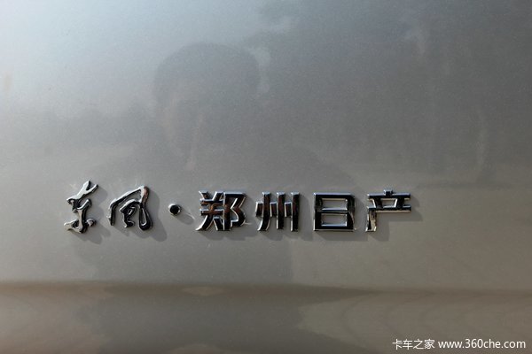 2014款郑州日产 东风锐骐 豪华型 3.0L柴油 四驱 双排皮卡外观图（32/63）