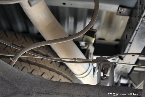2014款郑州日产 东风锐骐 豪华型 3.0L柴油 四驱 双排皮卡底盘图（14/24）