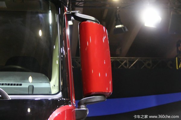 四川现代 Xcient创虎 410马力 8X4 排半载货车底盘(CHM1310KPQ80M)外观图（13/22）