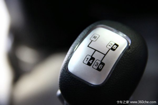 四川现代 Xcient创虎 410马力 8X4 排半载货车底盘(CHM1310KPQ80M)驾驶室图（12/16）