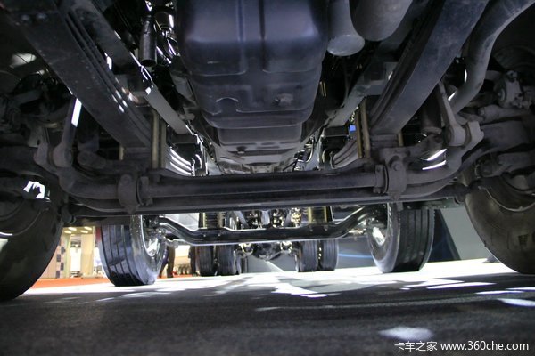 四川现代 Xcient创虎 410马力 8X4 排半载货车底盘(CHM1310KPQ80M)底盘图（1/45）