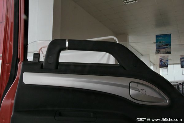 江淮 威铃 141马力 4X2 5.2米单排栏板载货车(HFC1056P91K2C5)驾驶室图（2/34）